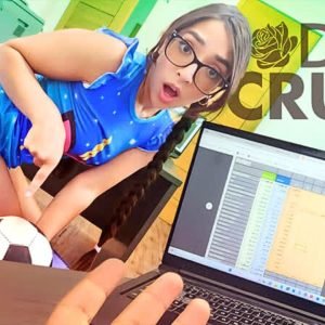 Novinha Bucetuda faz de Tudo para Foder com o Padrasto
