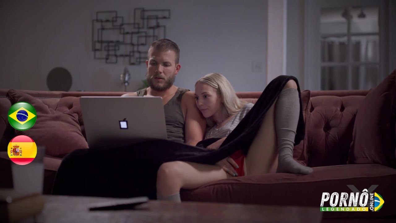 Assistindo Porno com a Irmã Novinha