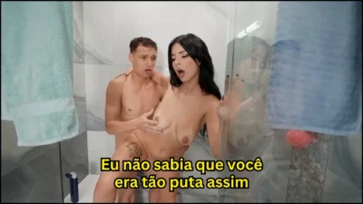 Madrasta Safada É Fodida no Chuveiro